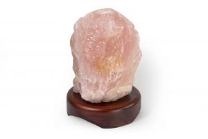 Lampe de quartz rose sur base en bois