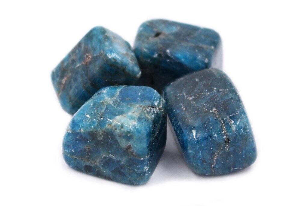 Apatite BLUE tumbled stone - Crystal Dreams