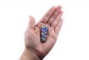 Pendentif en spirale de lapis lazuli plat