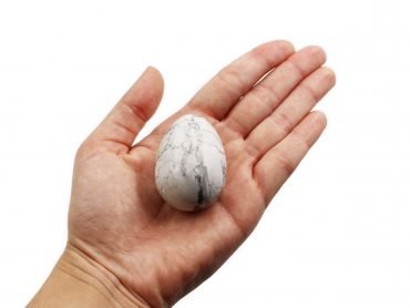 Howlite egg _oeuf 4.5cm (Hand) - Crystal Dreams