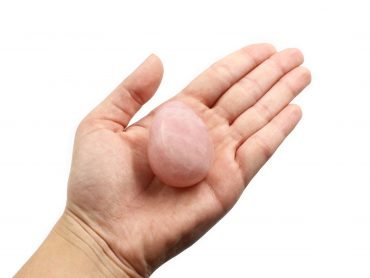 Rose Quartz pink egg _ oeuf 4.5cm (Hand) - Crystal Dreams