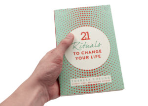 Livre “21 Life Changing Rituals” (version anglaise seulement)