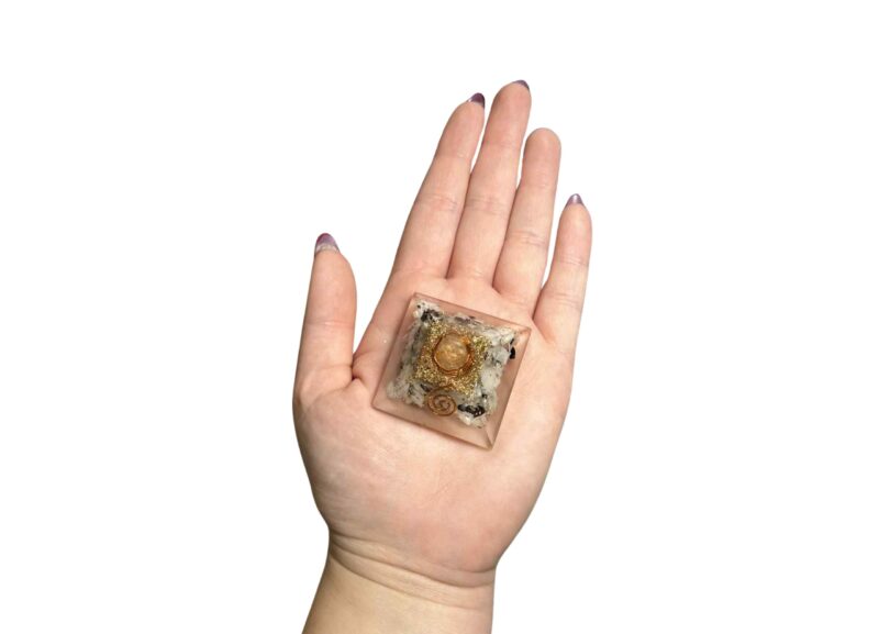 Orgone Pyramid – Moonstone (S)