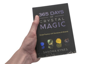 Livre “365 Days of Crystal Magic” (version anglaise seulement)