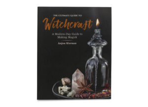 Livre “The Ultimate Guide To Witchcraft” (version anglaise seulement)