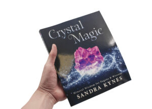 Livre “Crystal Magic Book” (version anglaise seulement)