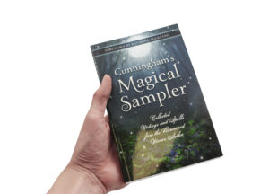 Livre “Cunningham’s Magical Sampler” (version anglaise seulement)