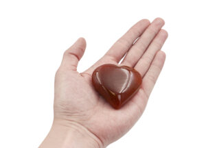 Coeur bombé en cornaline