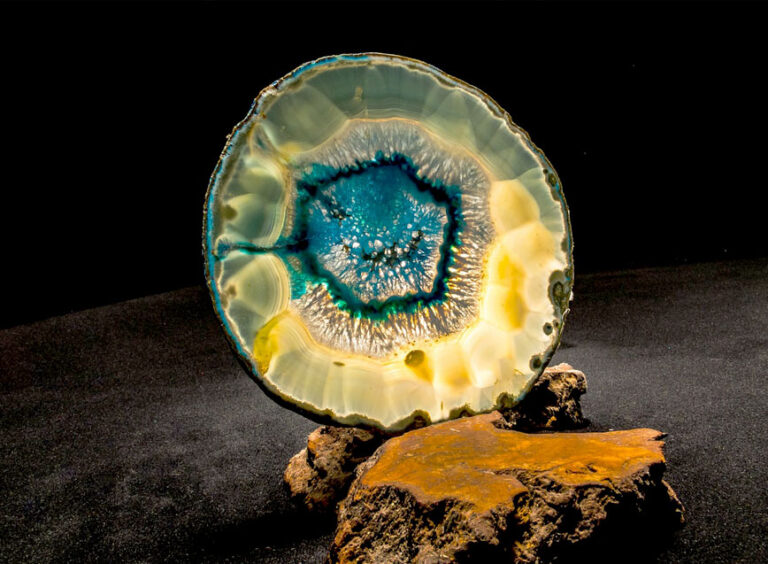 Agate stone meaning Uses and healing properties Crystal Dreams World