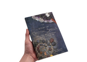 Livre “The Book of Crystal Spells” (version anglaise seulement)