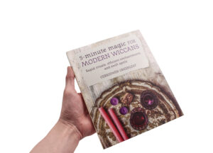 Livre “5 Minute Magic for Modern Wiccans” (version anglaise seulement)