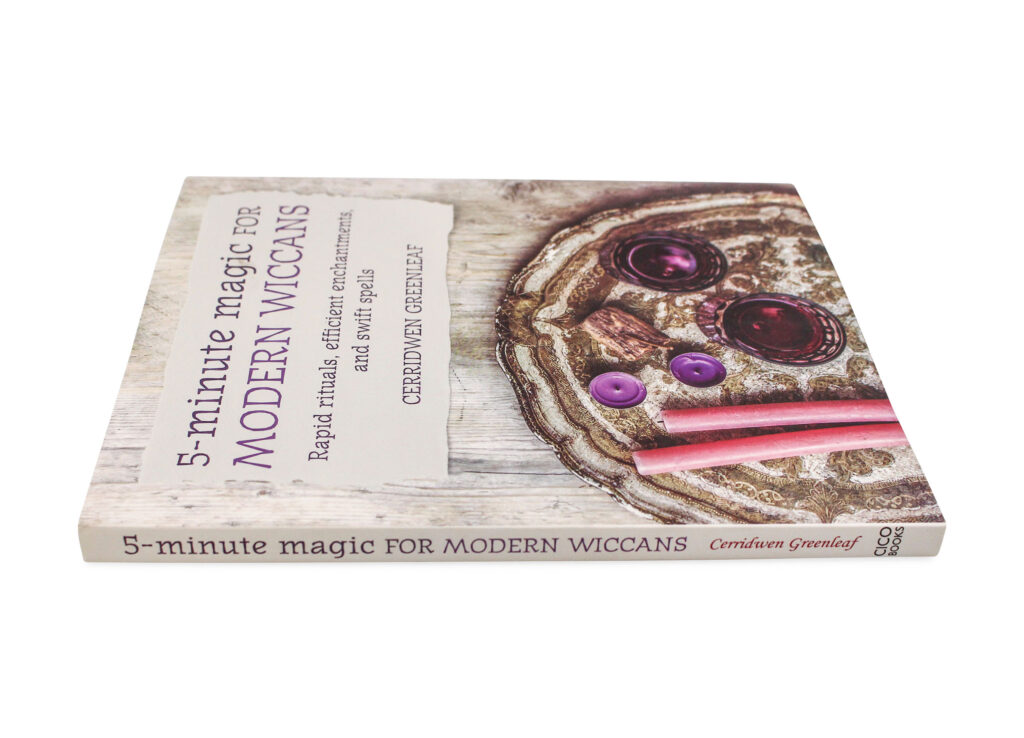 5 Minute Magic for Modern Wiccans Book - Crystal Dreams