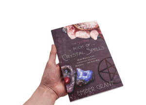 Livre “The Second Book of Crystal Spells” (version anglaise seulement)