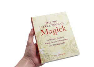 Livre “The Big Little Book of Magick” (version anglaise seulement)