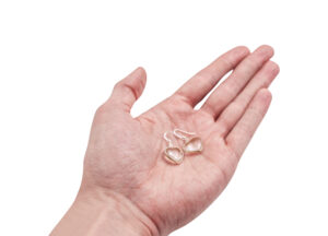 Boucles d’oreilles “single heart” de quartz claire en argent sterling