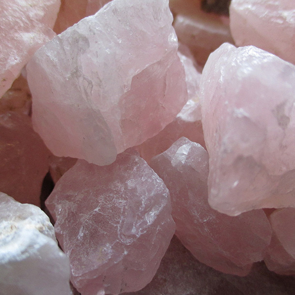 6 cristaux naturels pour attirer la bonne énergie et le bonheur - Crystal  Dreams World