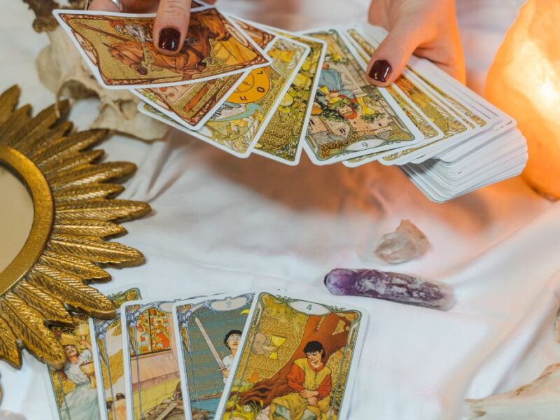 How to read tarot cards: a basic guide for beginners - Crystal Dreams
