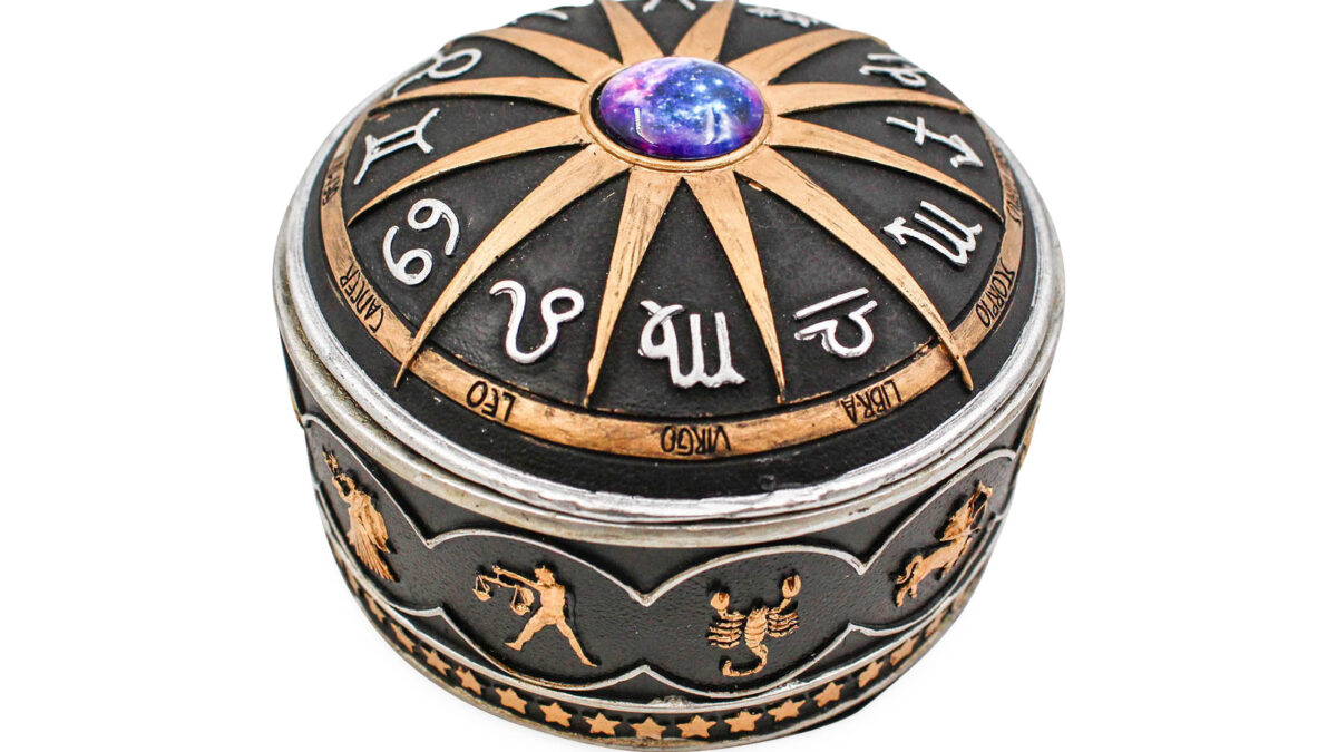 BOX-021-Black-Zodiac-Trainket-
