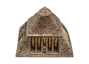 Boîte pyramide en bronze