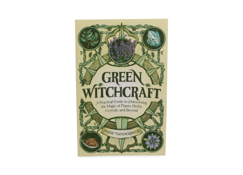 Livre “Green Witchcraft: A Practical Guide to Discovering the Magic of Plants, Herbs, Crystals, and Beyond” (version anglaise seulement)