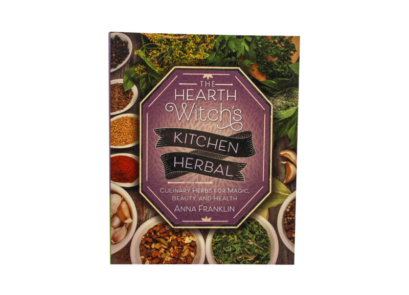 Livre “The Hearth Witch’s Kitchen Herbal: Culinary Herbs for Magic, Beauty, and Health” (version anglaise seulement)