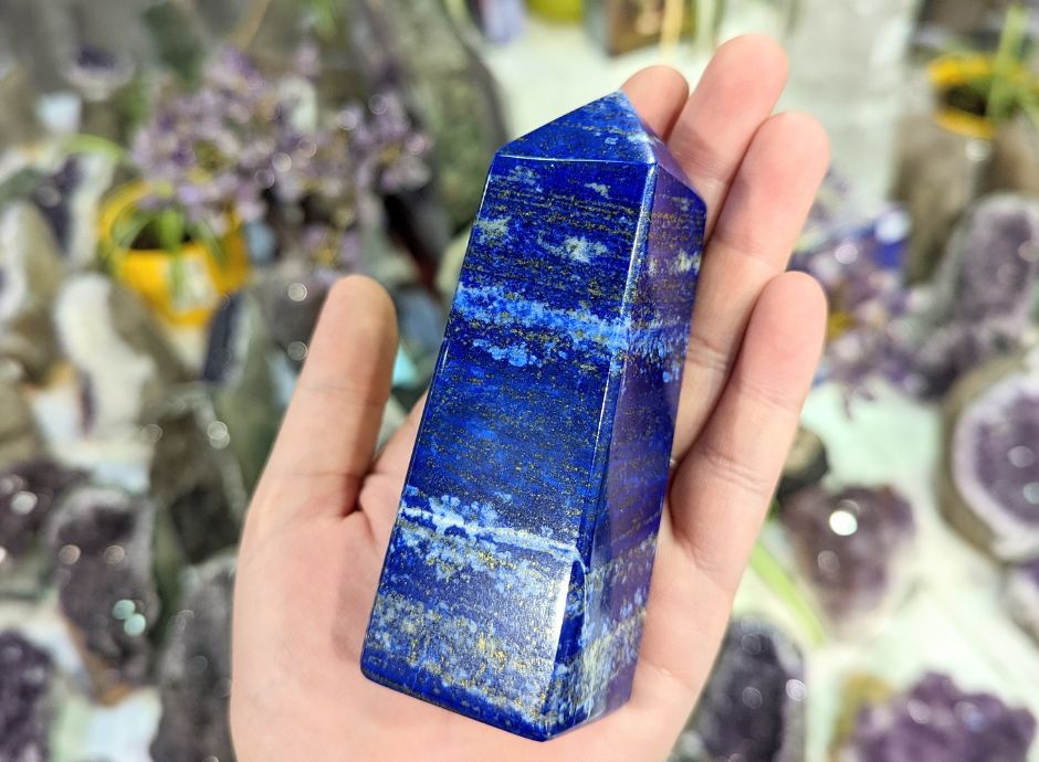 Lapis Lazuli: Unlock Wisdom and Spiritual Insight - Crystal Dreams