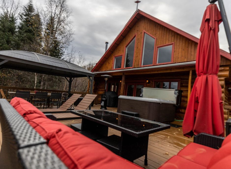 Private dock with lake access at a St-Donat vacation rental.