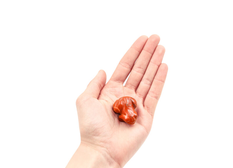 Grenouille en jaspe rouge