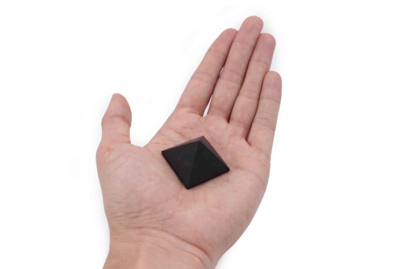 Pyramide de shungite polie (S, M, L, XL or XXL)