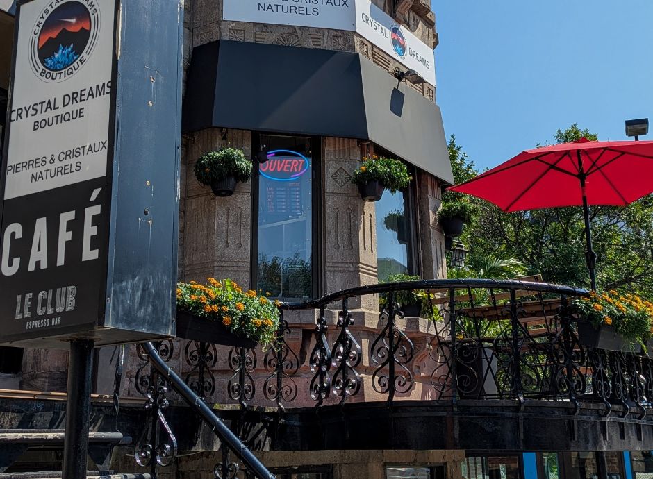Exterior of Crystal Dreams crystal shop in Montreal featuring crystals and spiritual products